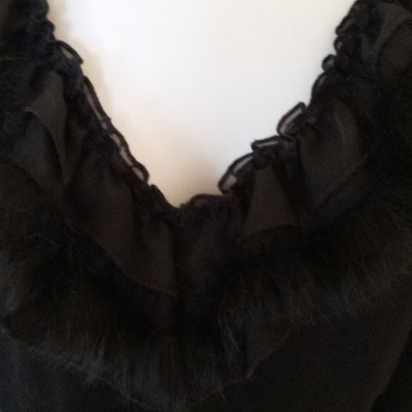 Black Long Sleeve Sweater with Faux Fur Trim Size Large - Picture 4 of 5